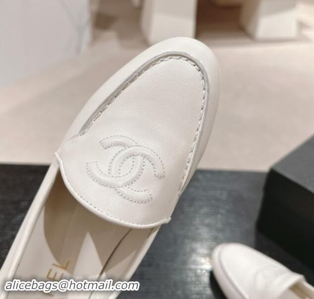 Perfect Chanel Calfskin Loafers Flat with One-Tone CC White 120009