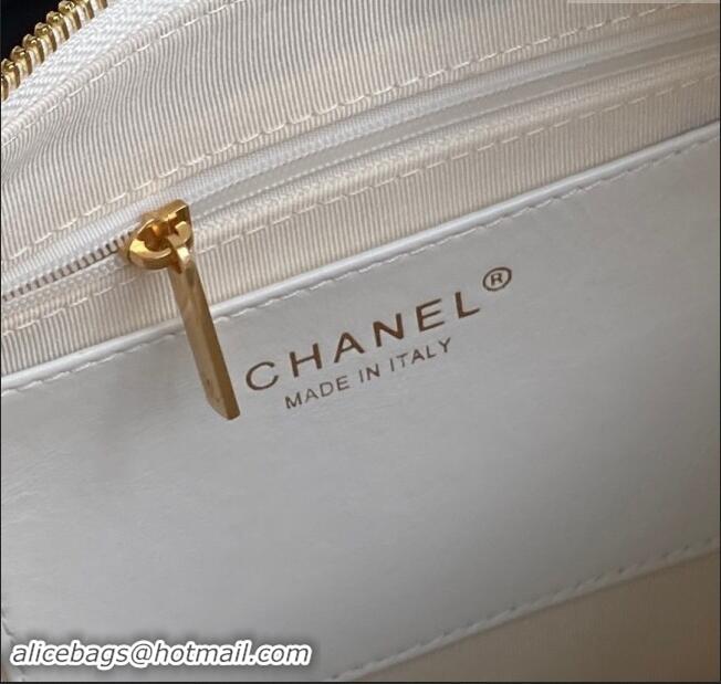 Top Grade Chanel Shiny Lambskin Maxi Hobo Bag AS5302 White 2024