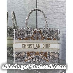 Well Crafted Dior Medium Dior Book Tote bag in Latte Embroidery with Gold-Tone Dior Around the World Motif D2047 2024