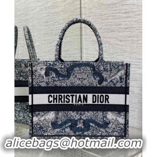 Good Taste Dior Medium Dior Book Tote bag in Blue Embroidery with White Dior Around the World Motif D2047 2024