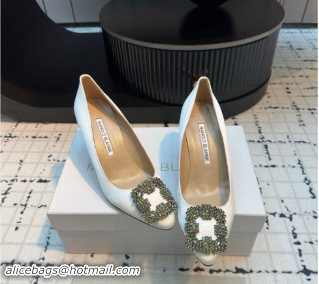 Stylish Manolo Blahnik Hangisi Satin Pumps 7cm with Strass Buckle White 1225013