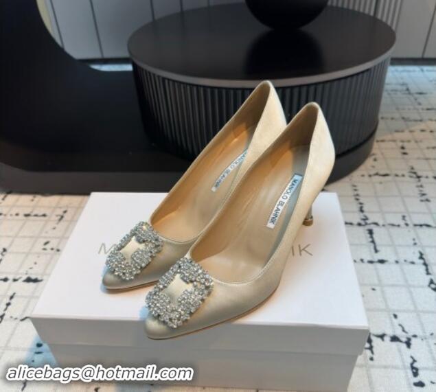 Top Grade Manolo Blahnik Hangisi Satin Pumps 7cm with Strass Buckle Pale Gold 1225016