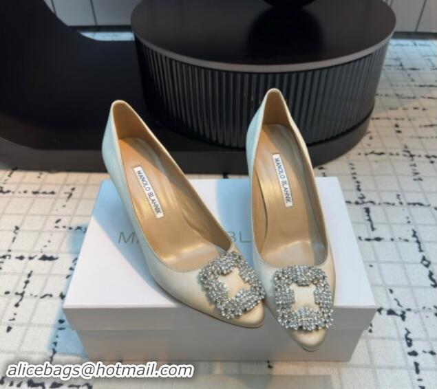 Top Grade Manolo Blahnik Hangisi Satin Pumps 7cm with Strass Buckle Pale Gold 1225016