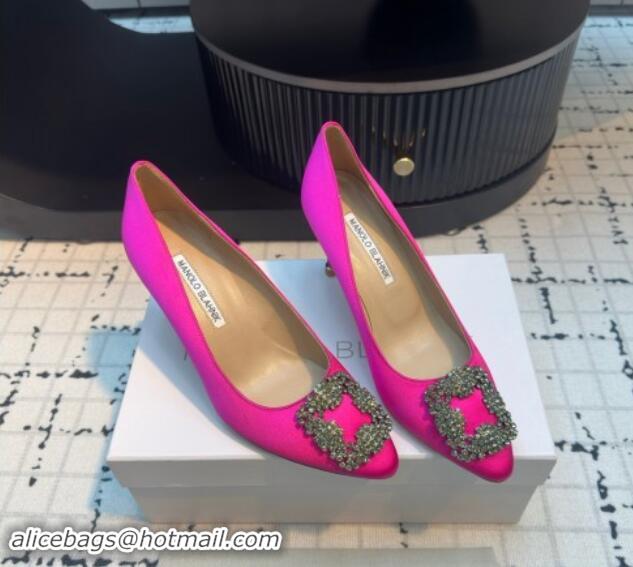 Trendy Design Manolo Blahnik Hangisi Satin Pumps 7cm with Strass Buckle Dark Pink 1225022