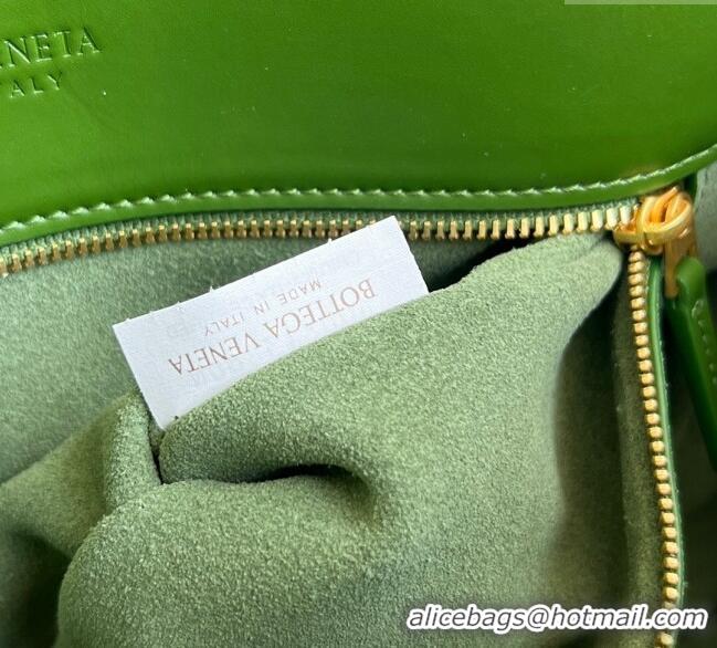 Big Discount Bottega Veneta Medium Liberta Cross-body bag in Smooth Calfskin 806034 Green 2024