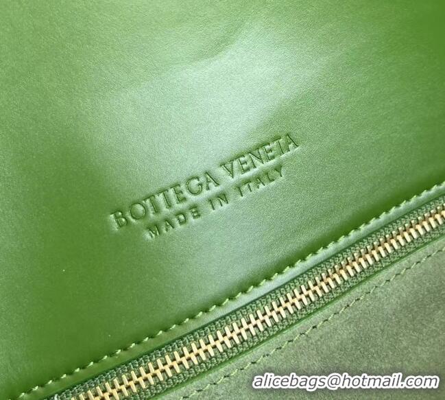 Big Discount Bottega Veneta Medium Liberta Cross-body bag in Smooth Calfskin 806034 Green 2024