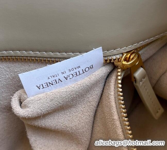 Unique Grade Bottega Veneta Small Liberta Cross-body bag in Smooth Calfskin 806030 Light Beige 2024