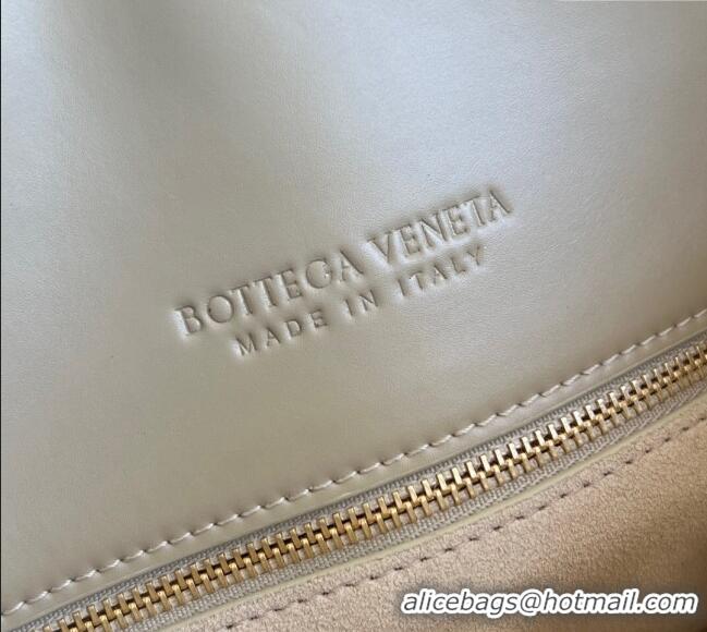 Unique Grade Bottega Veneta Small Liberta Cross-body bag in Smooth Calfskin 806030 Light Beige 2024