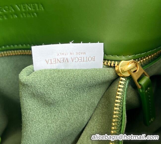 Famous Brand Bottega Veneta Small Liberta Cross-body bag in Smooth Calfskin 806030 Green 2024