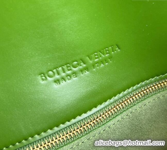 Famous Brand Bottega Veneta Small Liberta Cross-body bag in Smooth Calfskin 806030 Green 2024