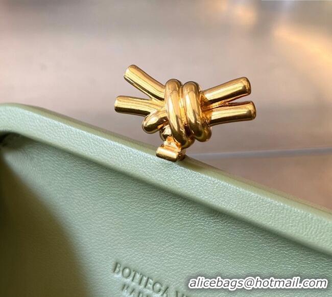 Pretty Style Bottega Veneta Knot Minaudiere Clutch in Padded Intreccio Leather 717622 Travertine Green 2024