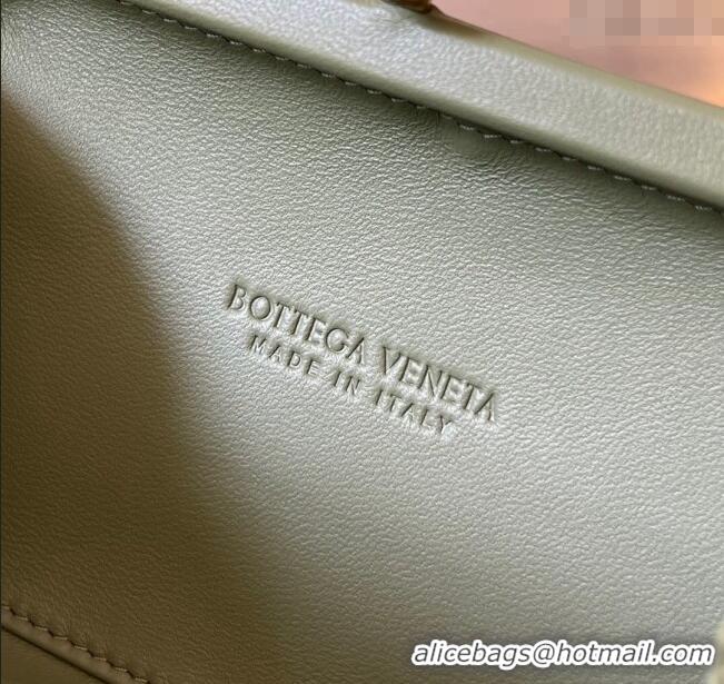 Pretty Style Bottega Veneta Knot Minaudiere Clutch in Padded Intreccio Leather 717622 Travertine Green 2024