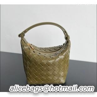 Sophisticated Bottega Veneta Baby Wallace Shoulder Bag in Intrecciato Soft Calfskin Leather 776781 Khaki Green 2025