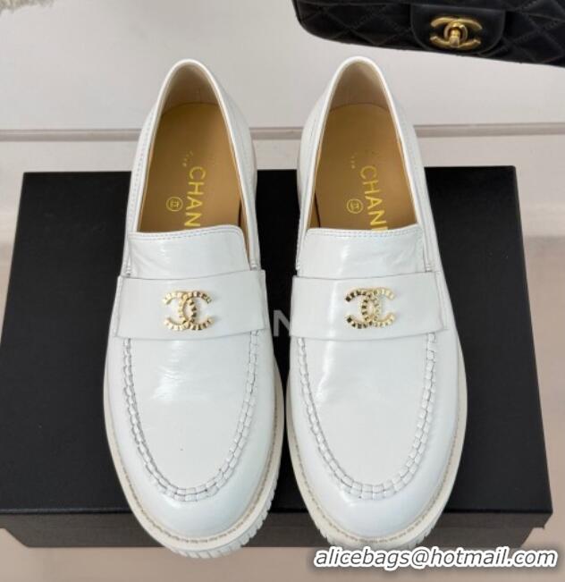 Cheap Price Chanel Shiny Crumpled Calfskin Loafers with Metal-Tone CC G46112 White 0103017