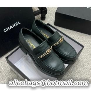 Sophisticated Chanel Calfskin Loafers with Chain Dark Green 0103024