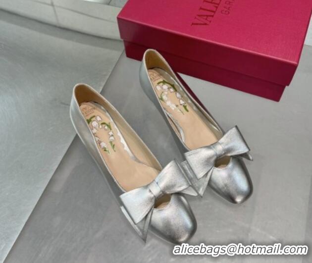 Sumptuous Valentino Bowow Low Heel Pumps 5cm in Calfskin Leather Silver 1226029