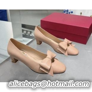 Sophisticated Valentino Bowow Low Heel Pumps 5cm in Calfskin Leather Nude Pink 1226031