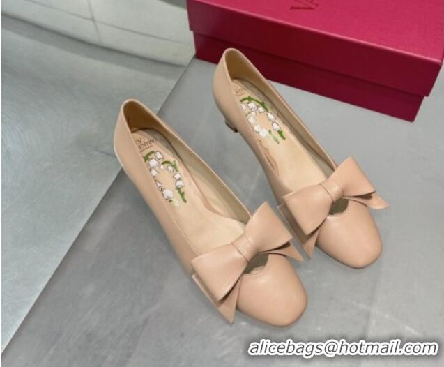 Sophisticated Valentino Bowow Low Heel Pumps 5cm in Calfskin Leather Nude Pink 1226031