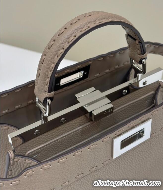 Pretty Style Fendi Peekaboo ISeeU Small Bag in Grained Leather with Oversized Topstitching 80133 Dove Grey 2025 Top Qual