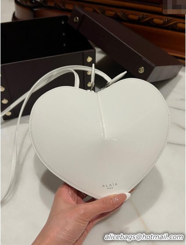 Trendy Design Alaia Le Cœur Heart Bag in Patent Calfskin 0528 White 2024