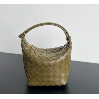 Sophisticated Bottega Veneta Baby Wallace Shoulder Bag in Intrecciato Soft Calfskin Leather 776781 Khaki Green 2025