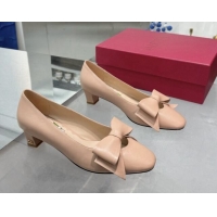 Sophisticated Valentino Bowow Low Heel Pumps 5cm in Calfskin Leather Nude Pink 1226031