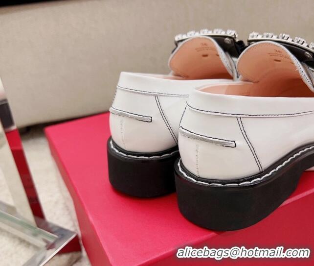 Good Looking Roger Vivier Viv' Rangers Strass Buckle Loafers in Leather White/Black 1115126