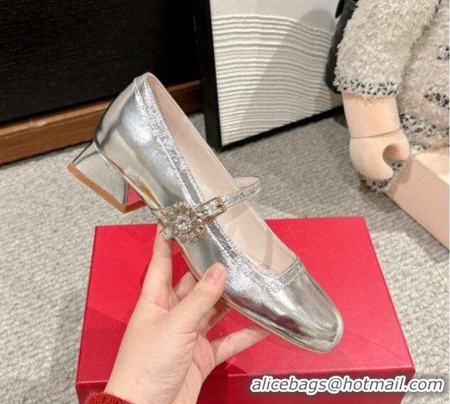 Most Popular Roger Vivier Très Vivier Mary Janes Pumps 2.5cm in patent leather with flower buckle Silver 0225007