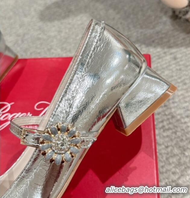 Most Popular Roger Vivier Très Vivier Mary Janes Pumps 2.5cm in patent leather with flower buckle Silver 0225007