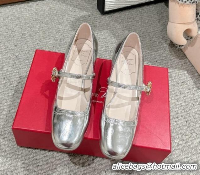 Most Popular Roger Vivier Très Vivier Mary Janes Pumps 2.5cm in patent leather with flower buckle Silver 0225007