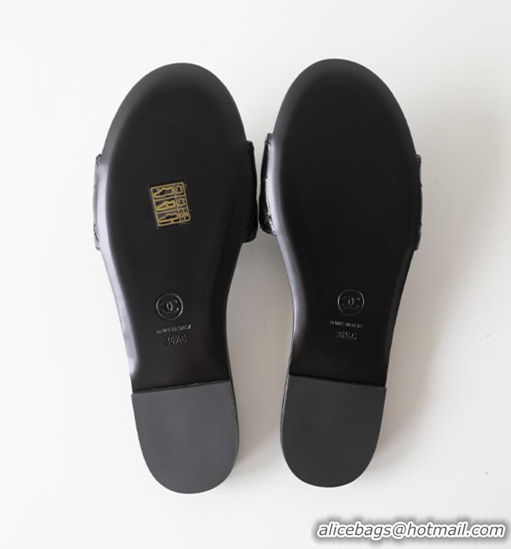 ​Famous Brand Chanel Lambskin Flat Slides Sandal With Chain CC Logo 72205 Black