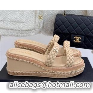 Pretty Style Chanel Woven Calfskin Wedge Slides Sandal 7cm with Chain Beige 2025 CH030401